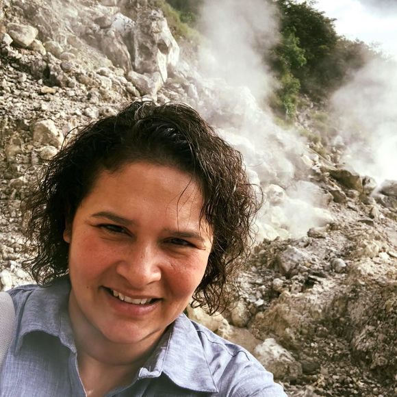 Meet your Posher, Lorena - Picture 1 of 1